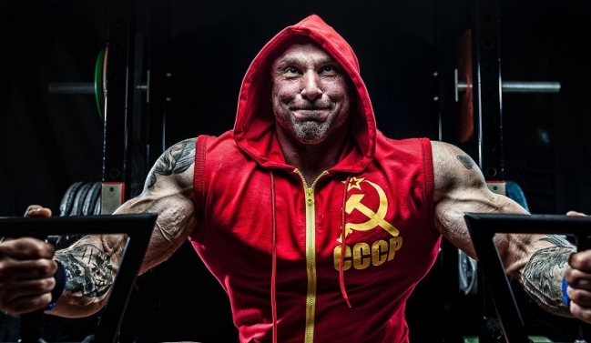 heavy-weight-mass-gainer-review-red-hoodie.jpg